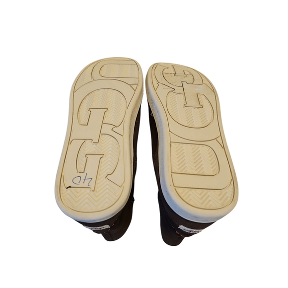 UGG White Label with Black Text Big Kids - Picture 3 of 6